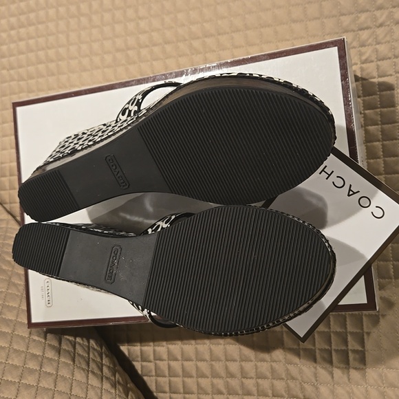 NWT Coach Sandals - Picture 4 of 6